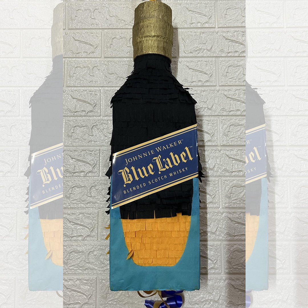 decorartepucon's tweet photo. Piñata botella whisky Johnnie Walker blue label 🥃 aprox 60 cm, enviada a Isla de Pascua 🗿 https://t.co/stM5QSZNrn