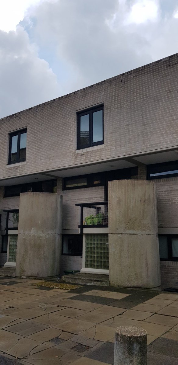StringBeanJen's tweet image. My final visit for today & this year's #OpenHouseLondon was to Neave Brown's lovely concrete chunk of family home & flats on Winscombe Street, N19. A privilege to see a warm, bright, cleverly designed flat. #OpenHouse2024 #OpenHouseFestival