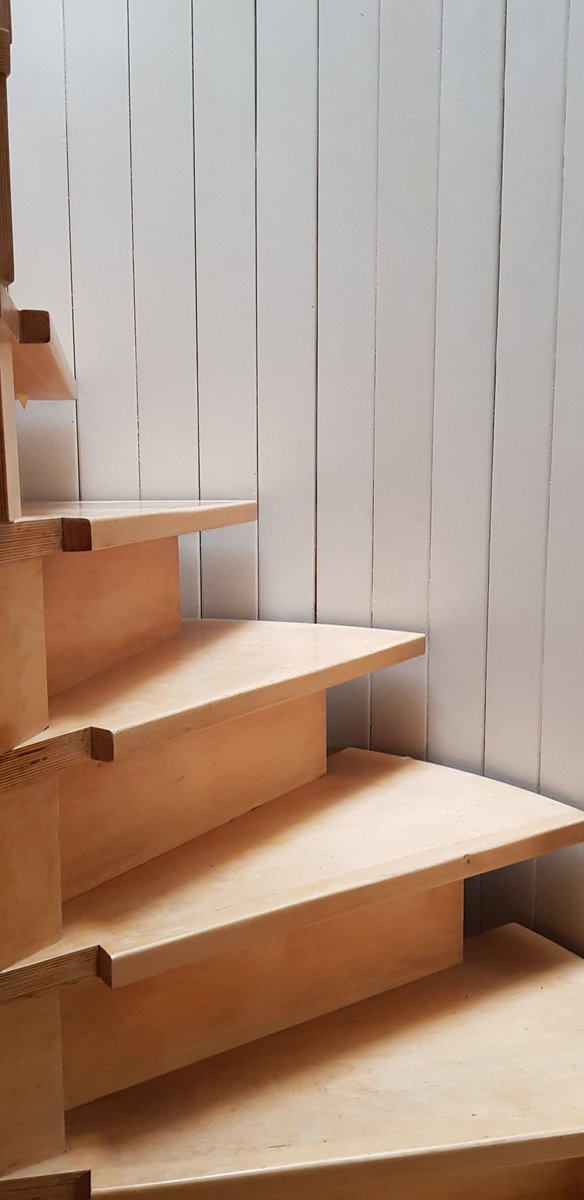 StringBeanJen's tweet image. My final visit for today & this year's #OpenHouseLondon was to Neave Brown's lovely concrete chunk of family home & flats on Winscombe Street, N19. A privilege to see a warm, bright, cleverly designed flat. #OpenHouse2024 #OpenHouseFestival