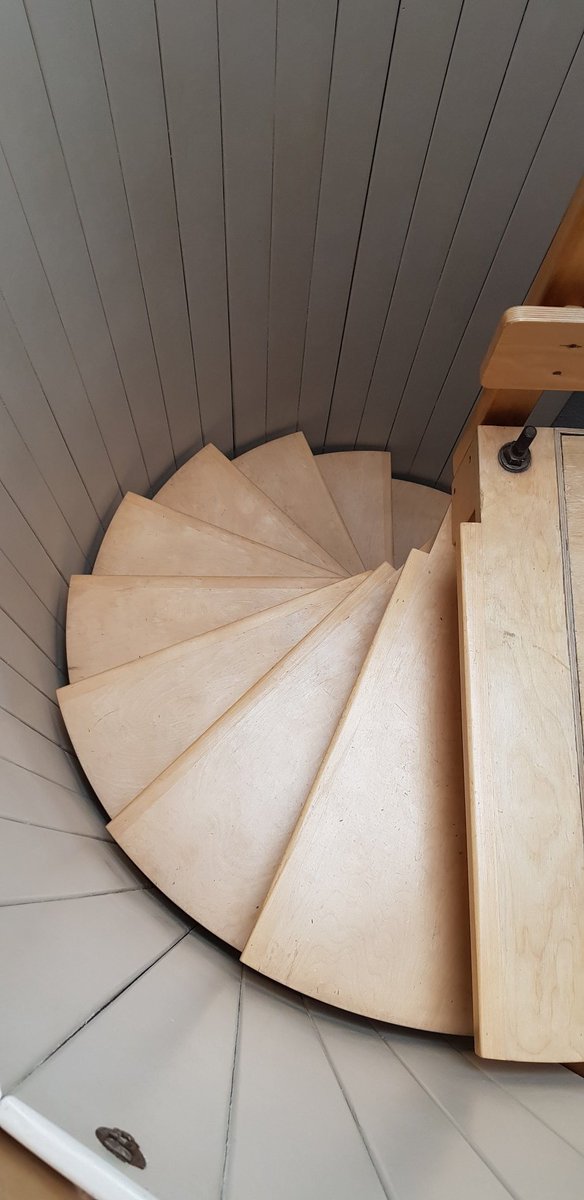 StringBeanJen's tweet image. My final visit for today & this year's #OpenHouseLondon was to Neave Brown's lovely concrete chunk of family home & flats on Winscombe Street, N19. A privilege to see a warm, bright, cleverly designed flat. #OpenHouse2024 #OpenHouseFestival