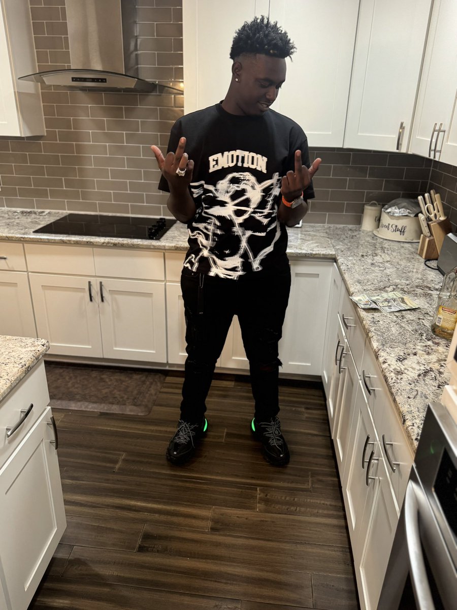 l done spent more money $ Today den what you got in yo Life Savings 🏦 It's gone be 60 years from now We still gone Ball like a White baby👶🏻