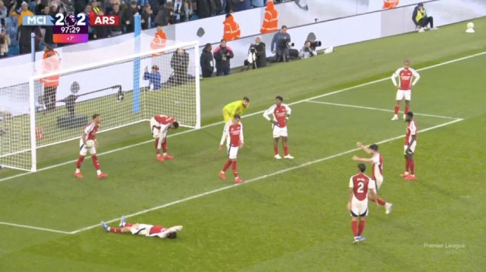 IDGoonerscom's tweet photo. Nyesek momen. Lebih kasian ke para pemain si kalah gue daripada kasian sama diri sendiri, udah tahan banting soalnya jadi gooners mah. https://t.co/Vc25QbkE4t