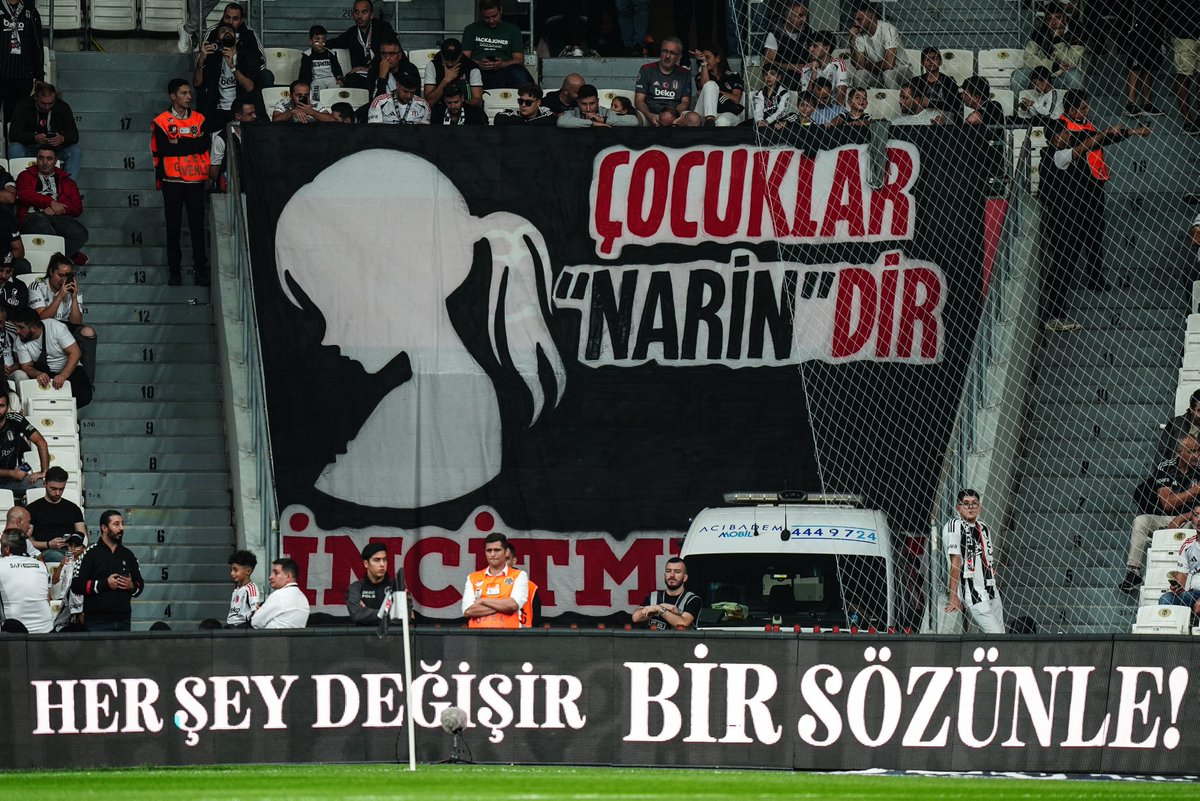 bpthaber's tweet photo. Beşiktaş taraftarı: "Çocuklar 'Narin'dir. İncitmeyin." https://t.co/2aoKu8loW0