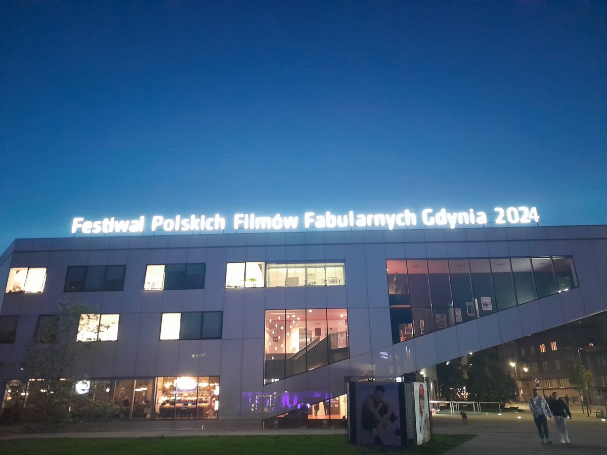 M_Piepiorka's tweet photo. Tu są jakieś filmy do obejrzenia!
Już od jutra na gorąco nadaję z #49FPFF! https://t.co/46k1bkAZAK