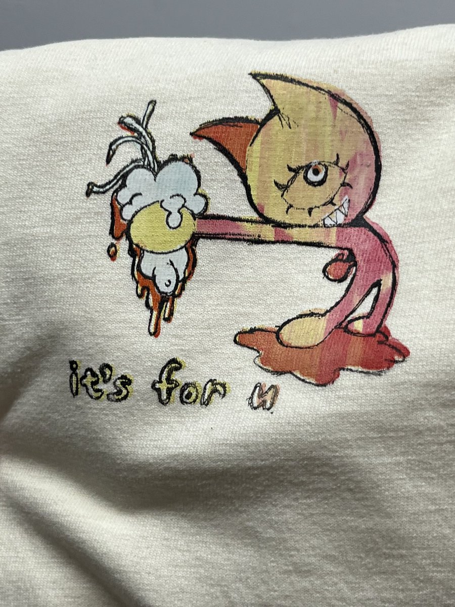 Virustan7's tweet photo. I really really liked the design on the femtanyl hoodie announcement thingy,

so I stole it and turned it into a mimikyu

#Femtanyl #Pokemon https://t.co/GkHBsEDeIZ