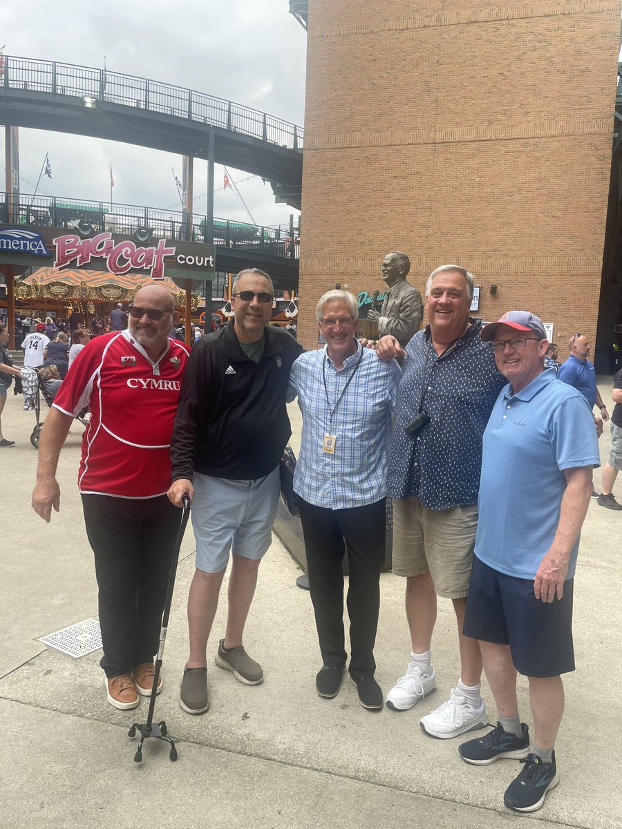 jsentovich's tweet photo. @Dan_Dickerson Fun meeting you Dan! Go Tigers!! https://t.co/uiVH3OTQYe