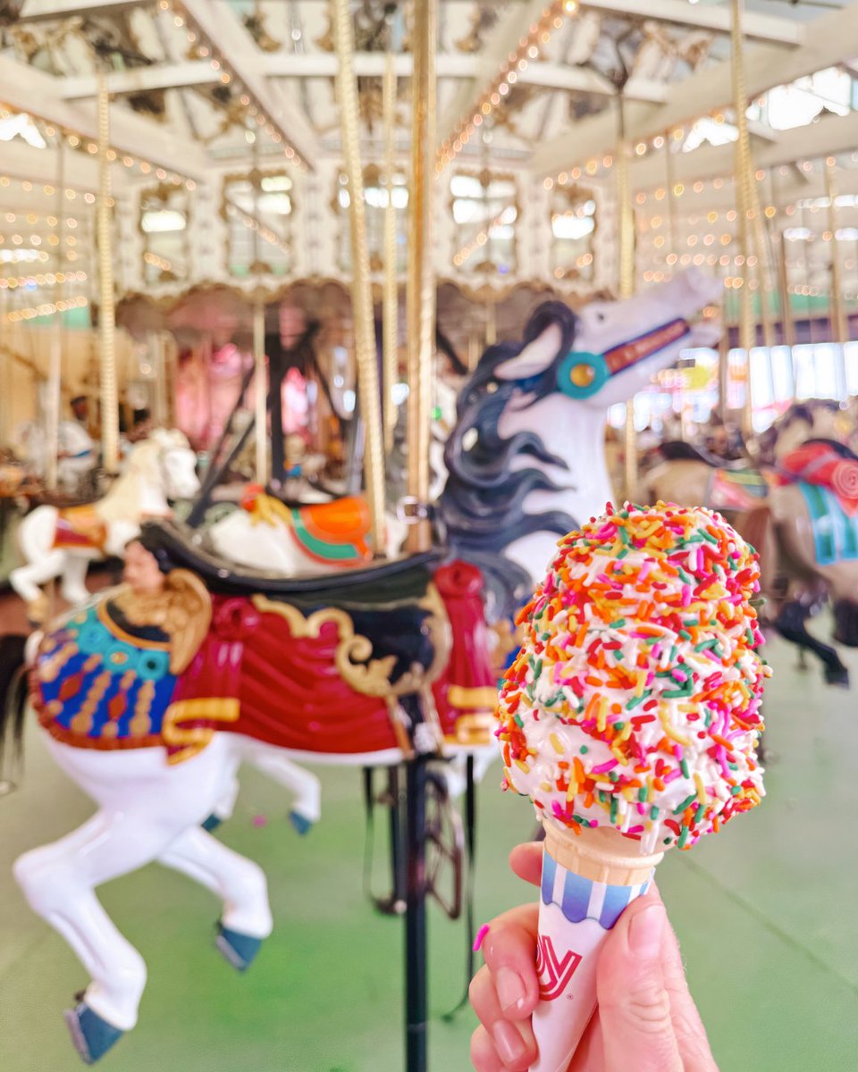 beachboardwalk's tweet image. Happy #IceCreamConeDay! Summer may be over, but ice cream is always in season! What’s your favorite ice cream cone? 🍦🎠
#BeachBoardwalk #SantaCruzBeachBoardwalk #SantaCruz #AmusementPark