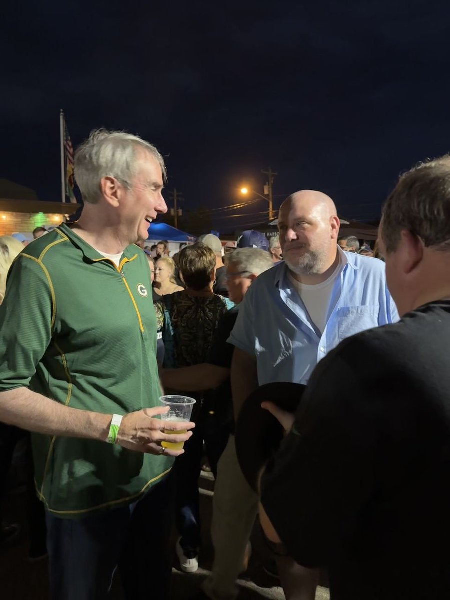 I had a great time at the Lorelei Inn Oktoberfest last night!

Great local beer, food, and live music!