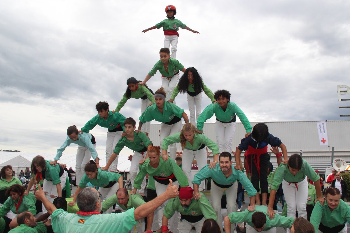 Airenou's tweet photo. Aquest dissabte hem anat a cal veïns, a Sent Gaudenç (Occitània) per una festa dels Pirineus amb presència basca, occitana i catalana.
https://t.co/Seq17U5oEX
Hi hem aixecat castells, falcons i hem fet un ball de diables.
#correfoc #LesPyrénéennes2024 #Comminges
Gràcies https://t.co/1iZxRhbLbB