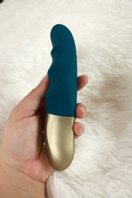 Time for another toy review! Today's new review is the Fun Factory Stronic Petite  Check out my blog<a href="/tag/apclips"class="tags"><span>#apclips</span></a>