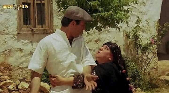 +Ana ilişme kafeler caddesine gediyorum
-Dur Oğul, öküz alırız o parayla