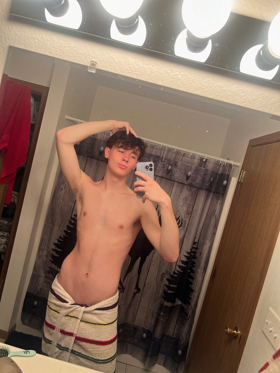 Drop my towel😈