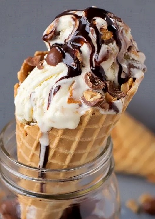 unpodiblu's tweet image. Ice Cream Sunday!  #IceCreamConeDay 🍦
#recipe lifemadesimplebakes.com/tin-roof-ice-c…