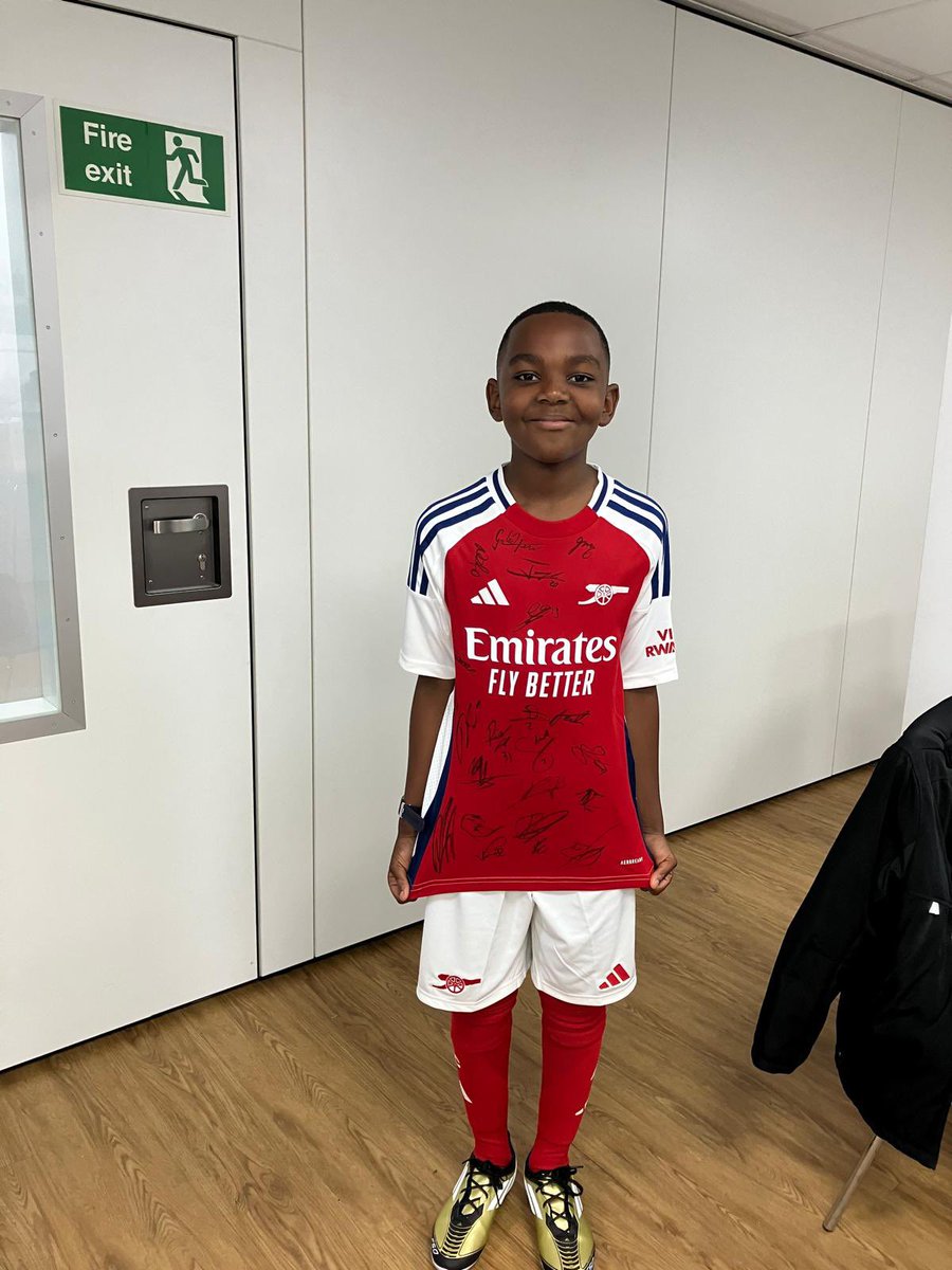 wysonsmp's tweet photo. @NBCSports Am very grateful for moments like these, grateful to my club @Arsenal for making my child’s and many other kids’ dreams come true. He had a blast!!! https://t.co/dHvlf2nUZx