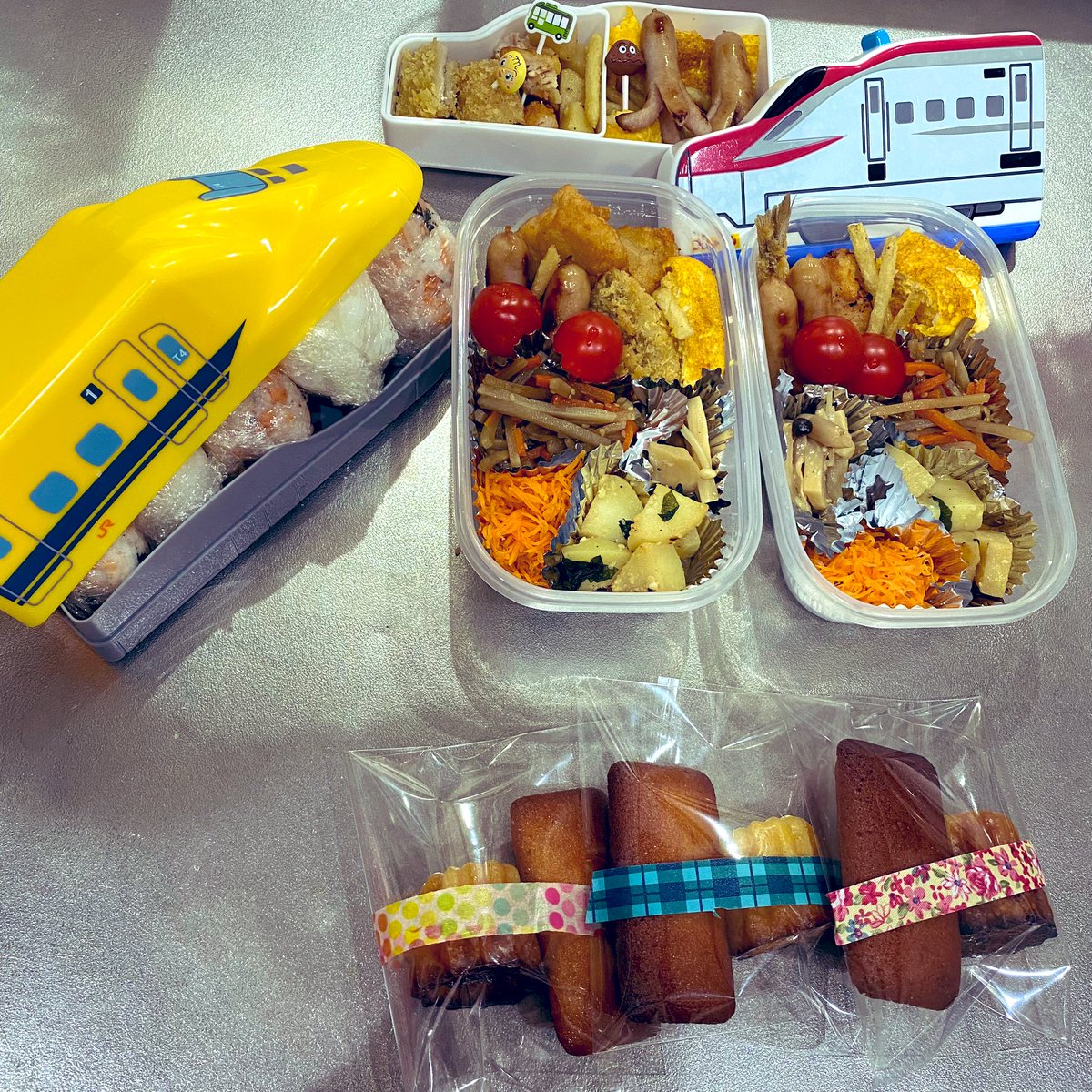 kutisakeCM's tweet photo. お弁当とおやつ持って鉄道博物館へ🚄

最近いろいろと物価高なので、もうお菓子は自分で作ってしまえー！！！ってなってる🍭オ��ブン新しいの欲しいとずっと思ってるけど、なかなか壊れない😞焼きムラが出来ちゃう。 https://t.co/kJpFKm6CAG