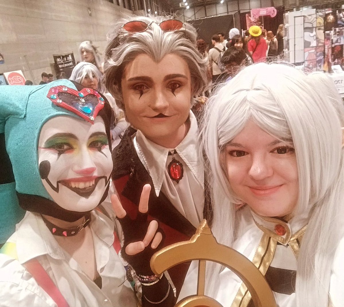 itamizel's tweet photo. También fui de Frieren, fotitos con mi amiwi cris y gente guapa de Helluva Boss #JapanWeekendMadrid #JapanWeekend2024 #frierencosplay #frieren https://t.co/sB2jzK7uB4