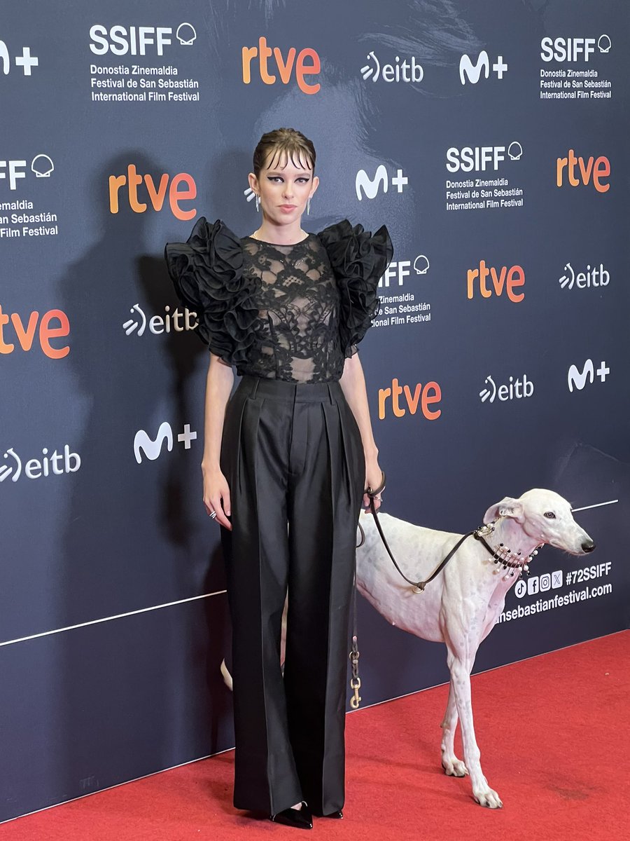 jorgemelia's tweet photo. Llegamos. Presentación ‘La Virgen Roja’. 🖤 @sansebastianfes #SanSebastianFilmFestival @ElasticaFilms @PrimeVideoES https://t.co/yz4Tz1V5OB