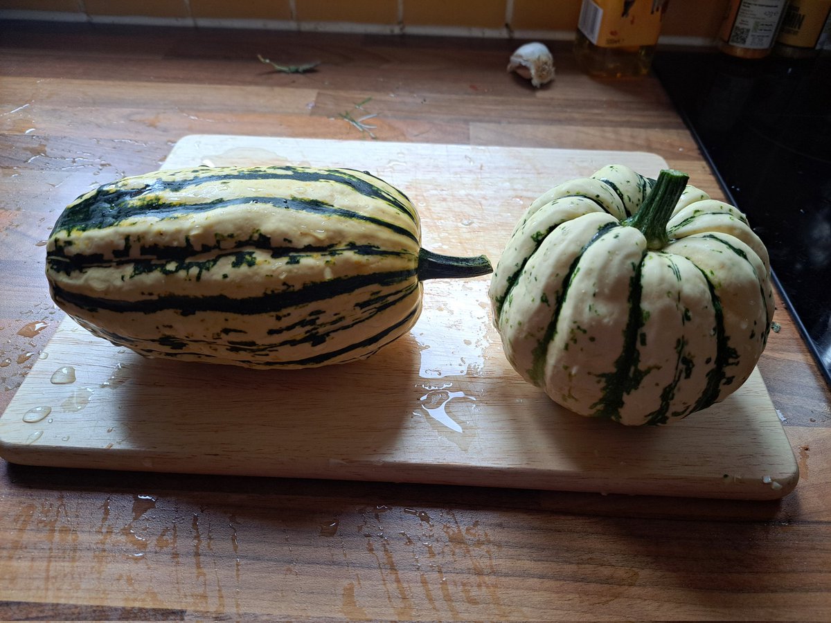 RacheeRachee's tweet photo. Just used a type of British squash called delicata -- very easy to prepare because you can eat the skin. Yummy. #britishveg #britishvegetables #biteintobritish https://t.co/n64sVZXFKO