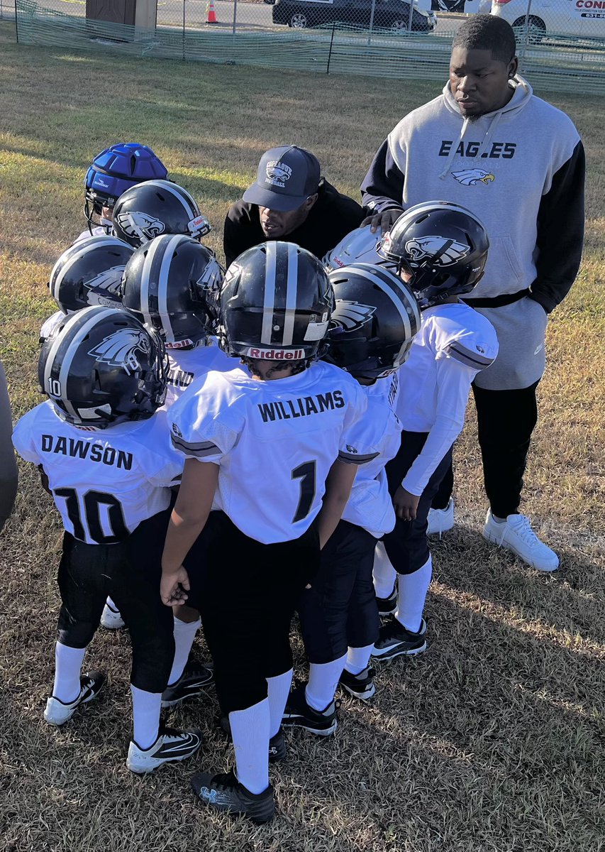 KimaFlyFabFit's tweet image. Sunday is for Football 🏈🦅 #football #teammom #boymom