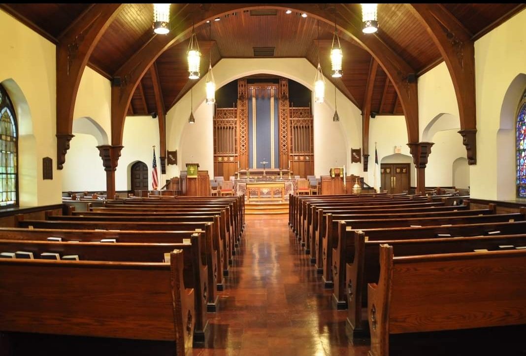 pcusabingewatch's tweet photo. Overbrook Presbyterian #Philadelphia sanctuary in view.
#sanctuarySunday 
#Presbyterian #pcusa @SynodTrinity @Presby_Phl #ceilingsonSunday #ceilingSunday #architecture #stainedglassSunday https://t.co/tfqCZ9F4mF