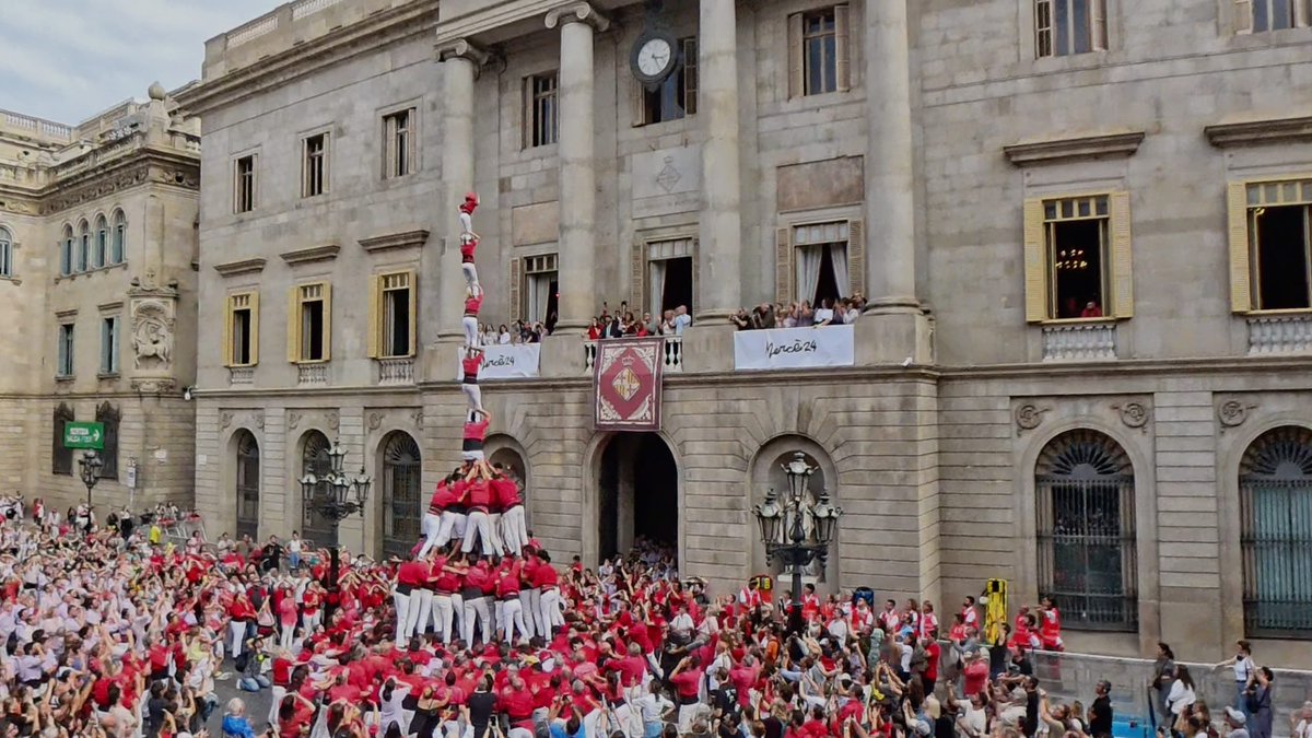 El pilar de 8 de la Colla Joves, protagonista a la Mercè Històrica dlvr.it/TDYD6X via <a href="/ElMonCasteller/">elMonCasteller.cat</a>