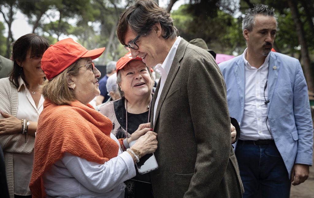 🌹 La #FestaDeLaRosa és una cita obligada per als i les <a href="/socialistes_cat/">Socialistes PSC/❤</a>. És un homenatge a totes les persones que heu fet i feu gran aquest partit. Avui ha estat un autèntic honor venir com a primer secretari i president de la Generalitat de Catalunya.

#MésForçaPerGovernar