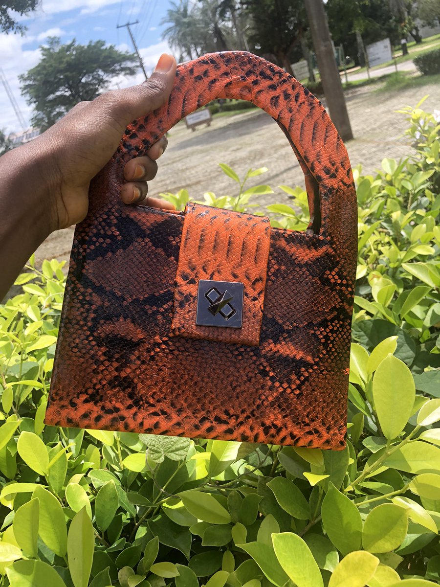 SHOPWITHHEEBAT's tweet photo. DANTE BAG ✨✨
HANDMADE IS HEARTMADE
Price : 8000 NGN
Kindly send a DM to +2349090105624 to place your order/enquiries
#handmadebagsinportharcourt #bagmakers #handmadeinnigeria #shopwithheebatbsgs https://t.co/rowxHcfclA