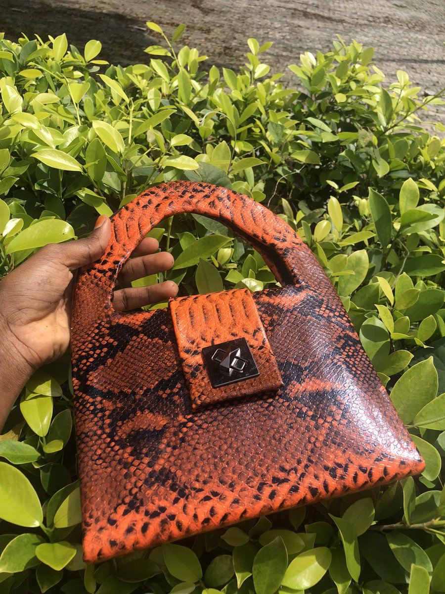 SHOPWITHHEEBAT's tweet photo. DANTE BAG ✨✨
HANDMADE IS HEARTMADE
Price : 8000 NGN
Kindly send a DM to +2349090105624 to place your order/enquiries
#handmadebagsinportharcourt #bagmakers #handmadeinnigeria #shopwithheebatbsgs https://t.co/rowxHcfclA