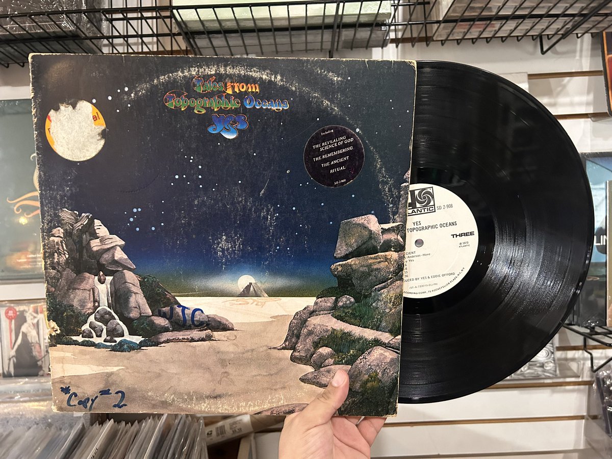 Record_Spinner's tweet photo. The best part of any record store job: encountering rare gems, such as this white label promo of Yes’ “Tales from Topographic Oceans.”
#yesband #talesfromtopographicoceans #jonanderson #stevehowe #chrissquire #alanwhite #rickwakeman #whitelabelpromo https://t.co/ptjwOZRbnx