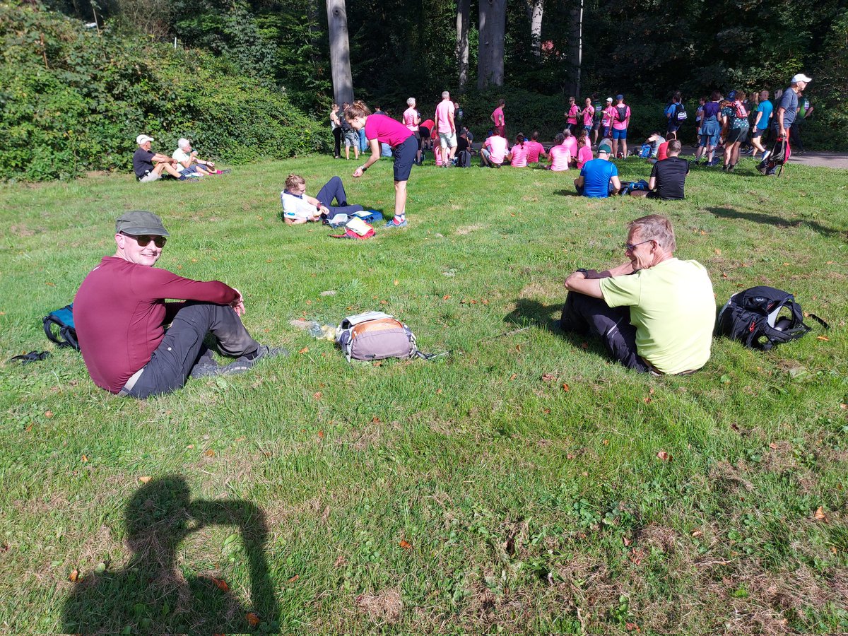 WijkAgnes's tweet photo. Een uitgelezen dag voor een hike. #zevenheuvelenhike @7Hloop #heuvels #warm https://t.co/ktczyLzstV