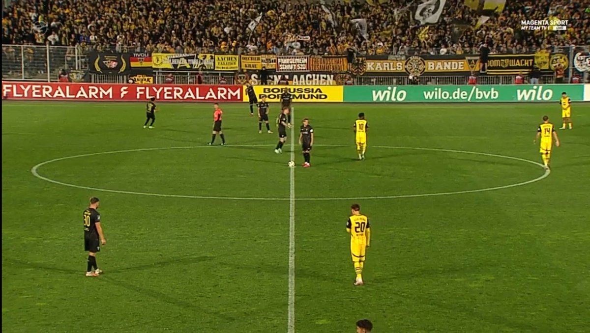 Do_Jugend's tweet photo. Die zweite Halbzeit beginnt!
Wechsel
'46
🔼 Elongo-Yombo
🔽 Foti
#BVBAAC #BVBU23 #3Liga https://t.co/hyLdOIrCzH