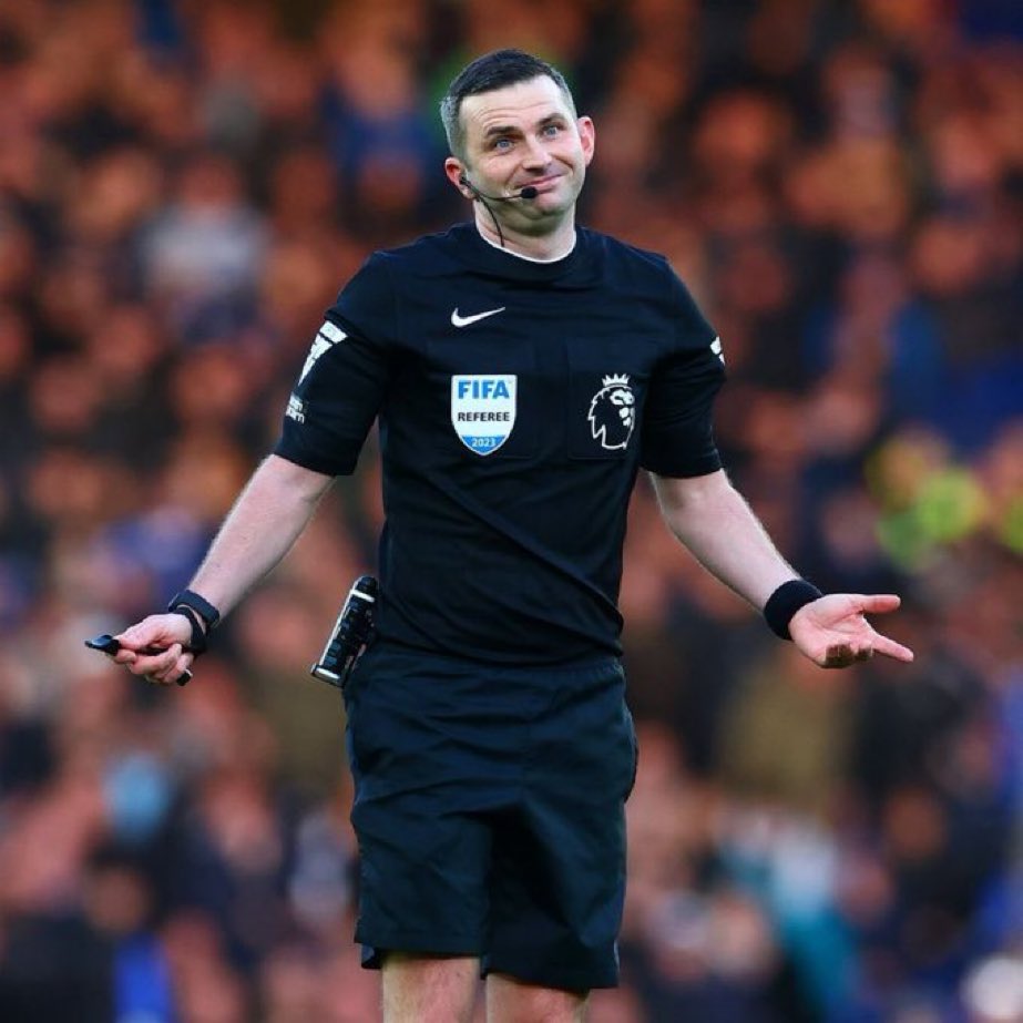 Howard Webb went on TV last year and said that Michael Oliver didn’t send off Kovasic for two bad challenges on #Arsenal players because he didn’t want to ruin the game. Today he made a choice to change the game. Refereeing is all about choices. Don’t let them say otherwise. #AFC
