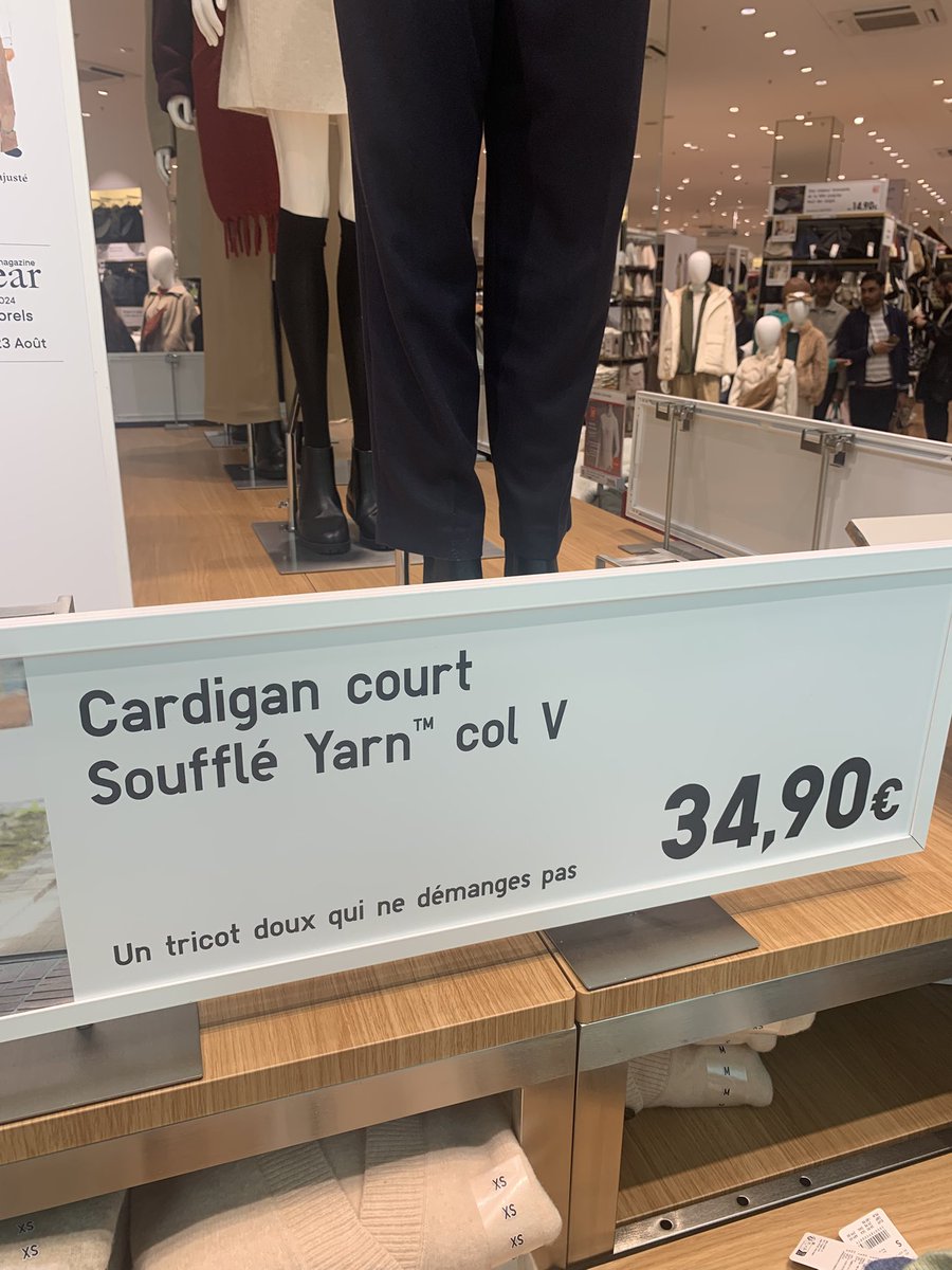 mistercham's tweet photo. Bonjour @UNIQLO_France à ce niveau là ça ne démange plus en effet, ça pique carrément ! 😅  #bescherelletamere #conjugaison https://t.co/7isLvgFEb4