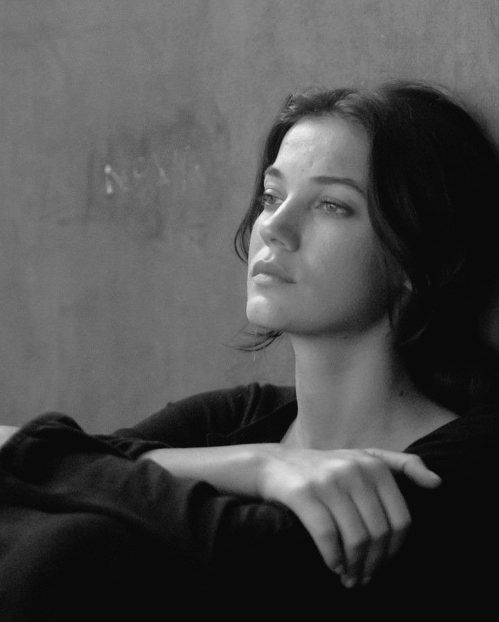 __

Gri bir hayat mı?

Acılı bir mutluluk mu?

__