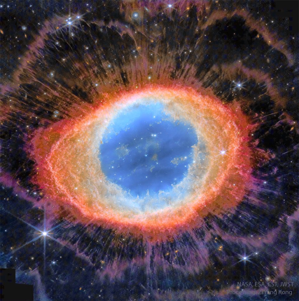 this is a combined view of the hubble and webb views of the ring nebula and oh my god it’s SO beautiful 🌌