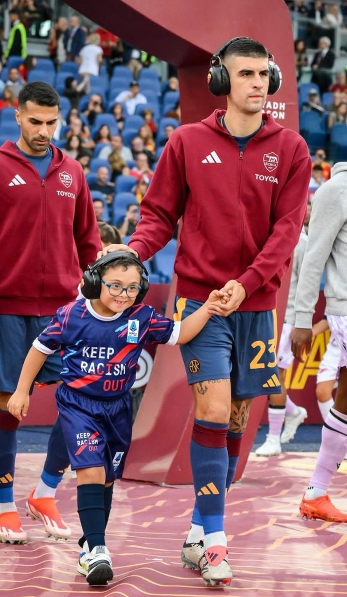 bertuccibr1's tweet image. Uomo eccezionale, gesto da campione. Grazie Mancio.

#Mancini #Roma