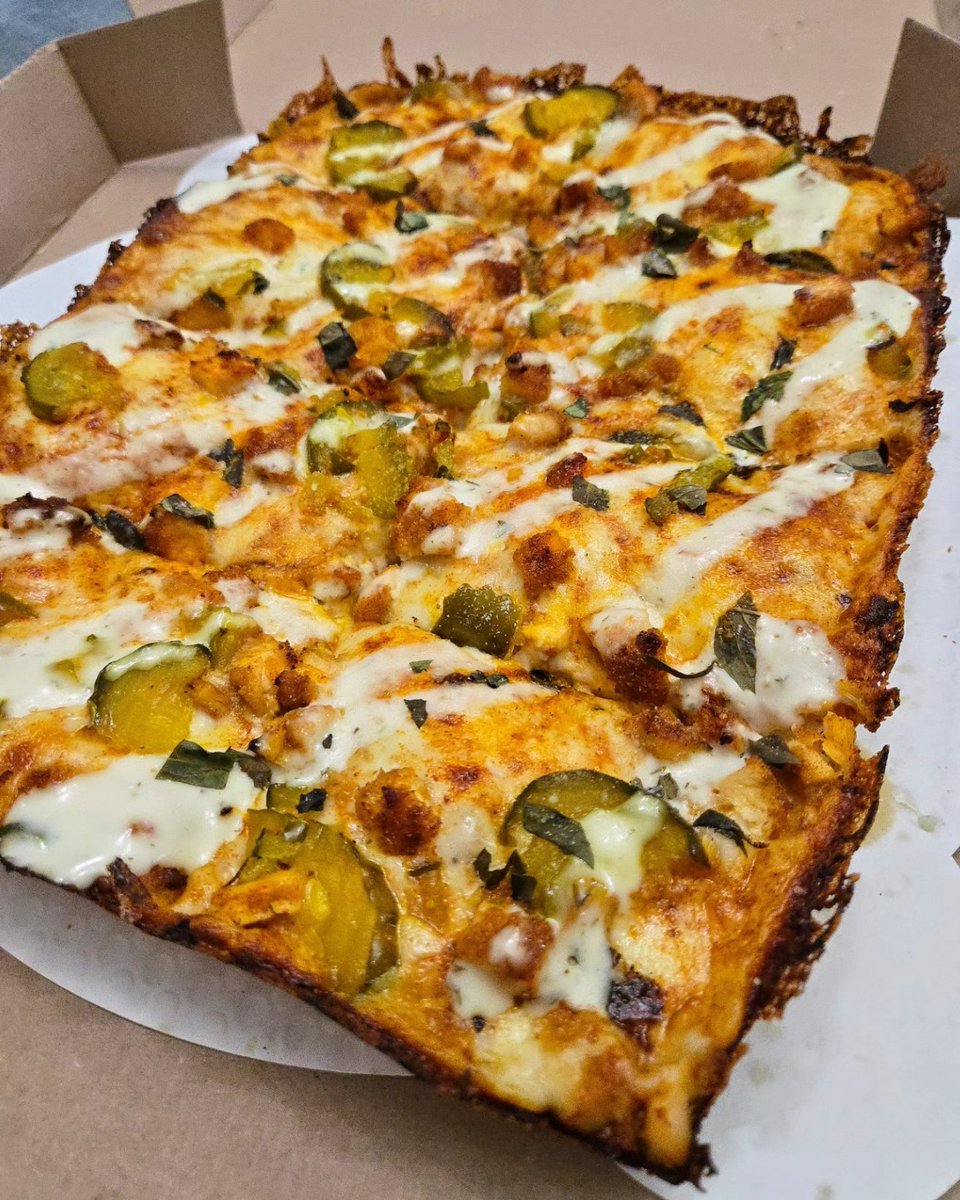 desiredtastes's tweet photo. Nashville Hot Chicken Squared + Buffalo Chicken Calzone + Sausage Peppers Onions Calzone 🔥
#DetroitStyle #Pizza #ThatCrust #Calzone #Sausage #Chicken #Cheese #Mozzarella #Squared #ElmwoodPark #NJ #NewJersey #Food #Foodie #Pizzeria #JerseyEats #NJEats #FoodBlog #DesiredTastes https://t.co/FeXNNym16k