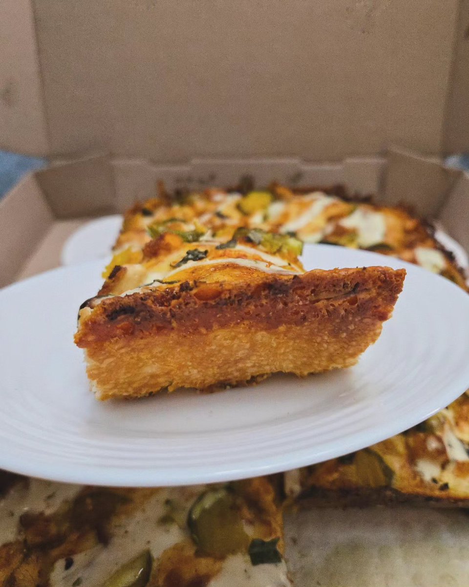 desiredtastes's tweet photo. Nashville Hot Chicken Squared + Buffalo Chicken Calzone + Sausage Peppers Onions Calzone 🔥
#DetroitStyle #Pizza #ThatCrust #Calzone #Sausage #Chicken #Cheese #Mozzarella #Squared #ElmwoodPark #NJ #NewJersey #Food #Foodie #Pizzeria #JerseyEats #NJEats #FoodBlog #DesiredTastes https://t.co/FeXNNym16k