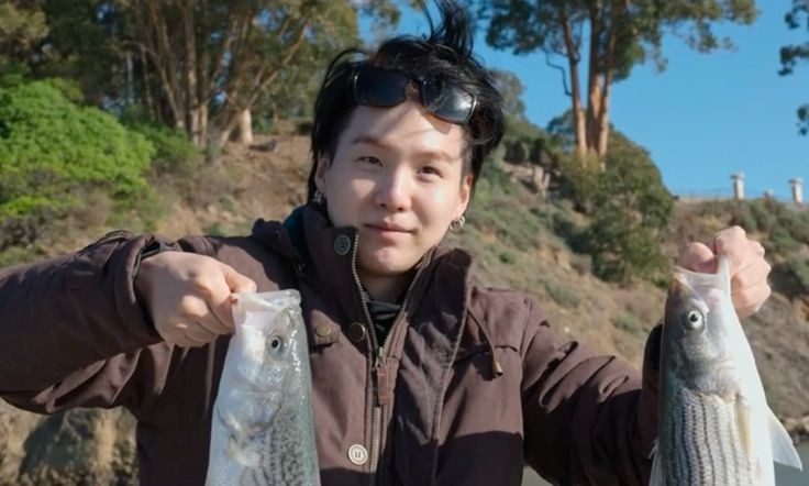 میدونستید امروز دقیقا یک ساله یونگی نداریم؟
آفرین حالا بیاین با هم عر بزنیم😭😭😭😭