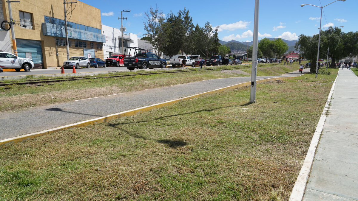 JorgeAlbertoR_'s tweet photo. ¡Con trabajo en equipo, mejoramos #Pachuca!

Este domingo iniciaron las faenas en Javier Rojo Gómez, donde desde temprano nos acompañaron vecinas y vecinos dispuestos a trabajar para transformar la colonia.

Gracias por apoyarnos. ¡Quedó muy bien!

#CapitalDeLaTransformación https://t.co/5MGMVJGuBs