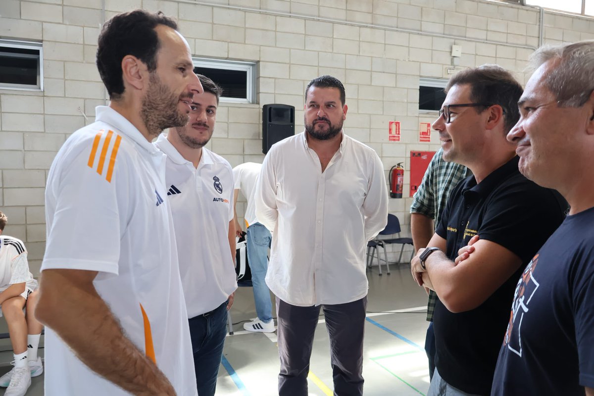 Gran fin de semana de #Baloncesto en #AlcaládeGuadaíra con equipos U14 de primer nivel nacional como Real Madrid y Unicaja que disputaron la final.  Enhorabuena al <a href="/CBQalat/">Club Baloncesto Qalat</a> y a la Delegación de Deportes del <a href="/aytoguadaira/">Alcalá de Guadaíra</a> por la organización de este campeonato