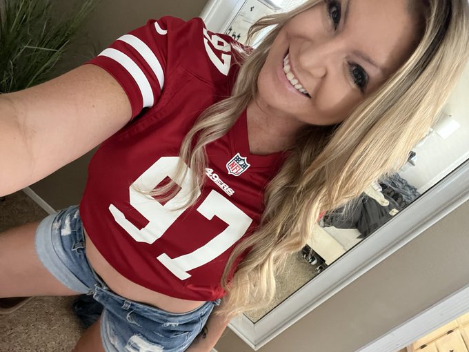 Sunday fundayyyyyyy !!! Feeling extra frisky today 😈 feeling we need to make this sinful Sunday 🔥 https://t<a href="/tag/realloyalfans"class="tags"><span>#realloyalfans</span></a>