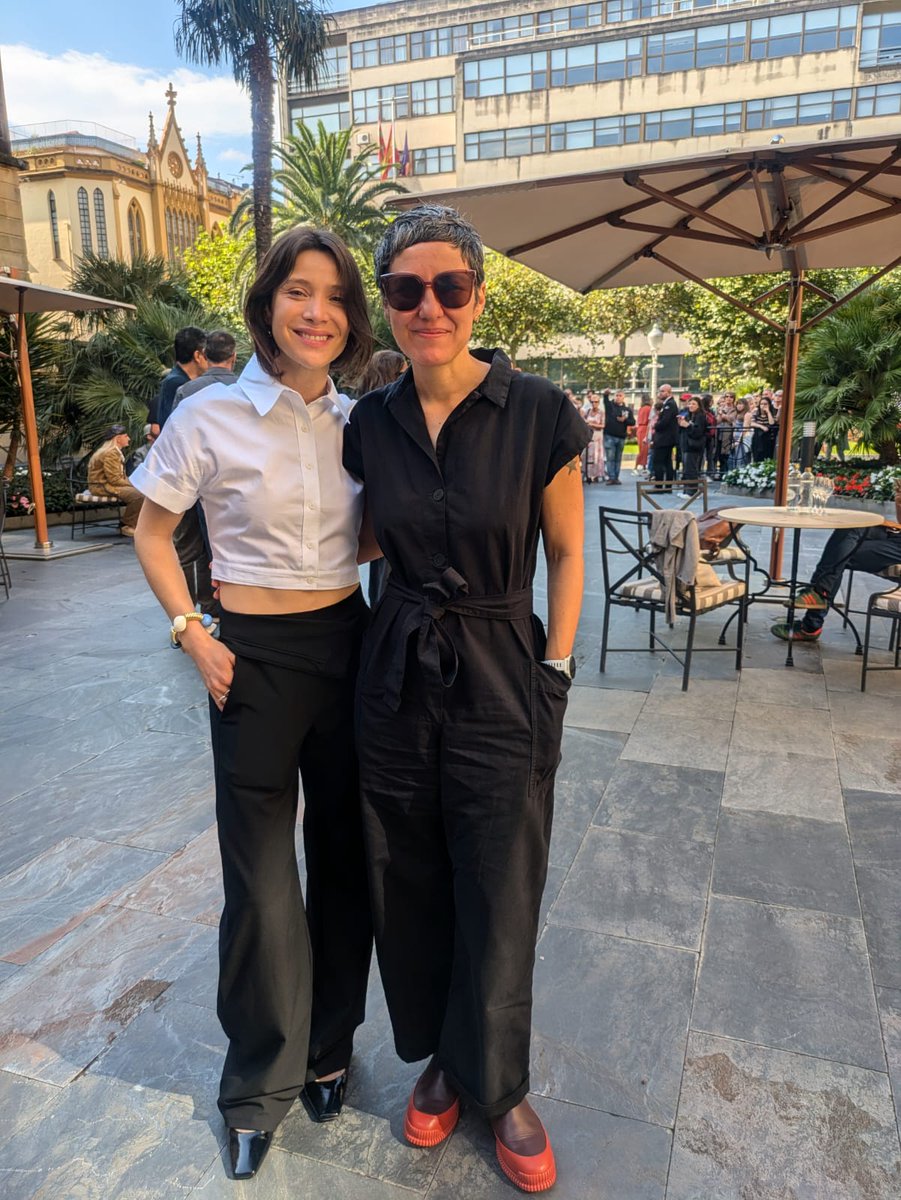 Daniela Ramírez y la directora panameña Ana Endara en San Sebastián ✨️

Daniela Ramírez protagoniza Zafari y Ana Endara dirige Querido Trópico 🎭📽