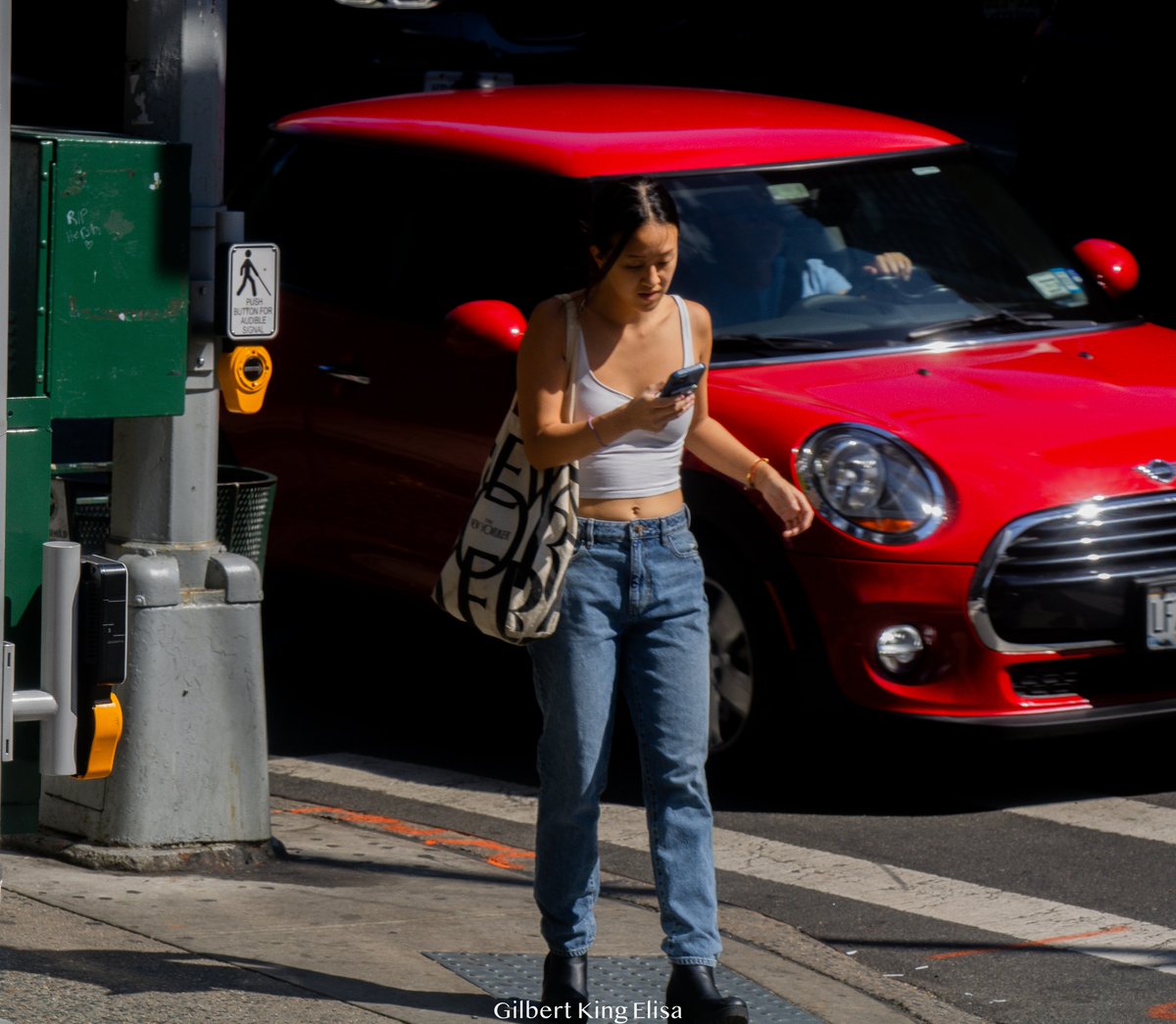 GilbertKElisa's tweet photo. "A Light Text"
~New York City
#GilbertKingElisa #peoplewatching #streetphotography #NewYorkCity #nyc #streetphoytographer #photography #photogtapher #pictures #colorphotography #colorphoto #manhattan #asian #cellphoneaddiction #fashion https://t.co/5waw4pLJnt