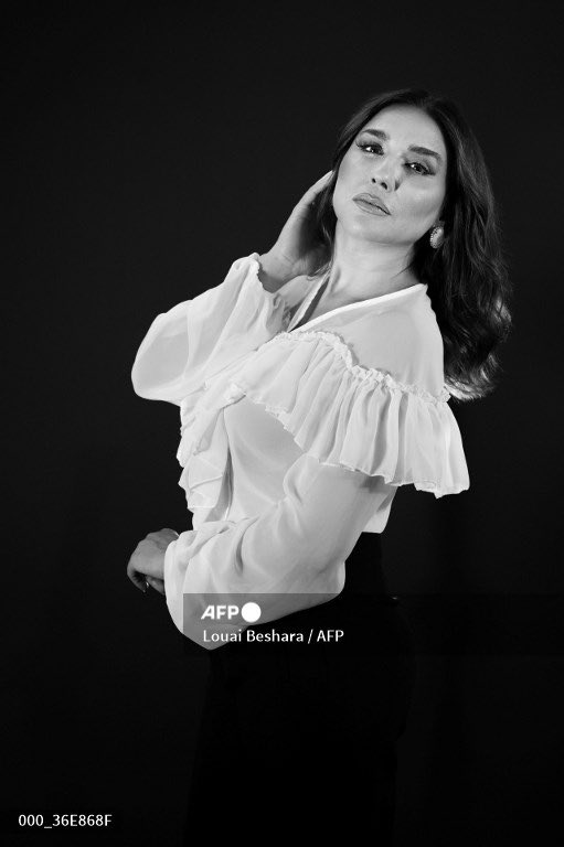 ranashmayess3's tweet photo. من مجموعة صور لصالح  #وكالة_الأنباء_الفرنسيةAFP 
#مشروع_بورتريه …
Pr : @danawahibeh 
Styled by : @lucymoussan 
Make up : @maisa.komask 
Hair dresser : @levon_beauty_center 
Taken by : @louaibeshara https://t.co/eWUJRJ2Xbe