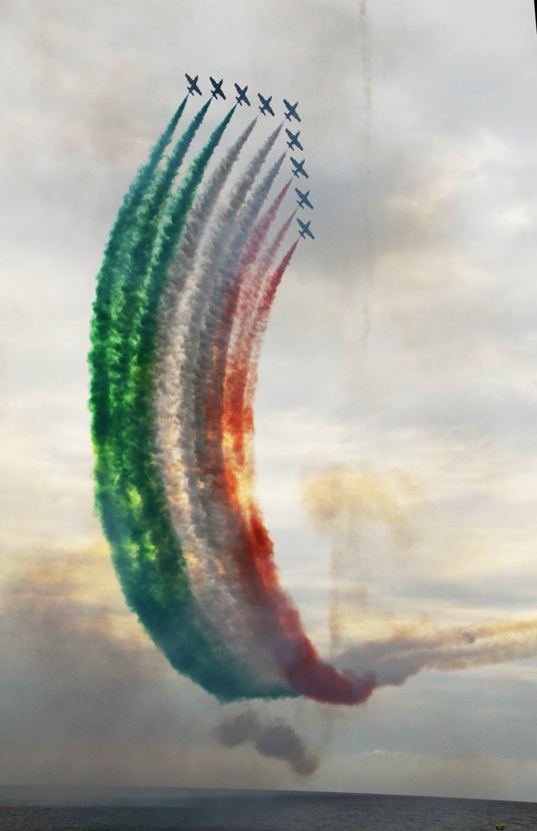agowitter's tweet image. With nose up  #freccetricolori #ladispoli #airshow #airshow2024 #aeronauticamilitare #italia #22settembre @ThePhotoHour