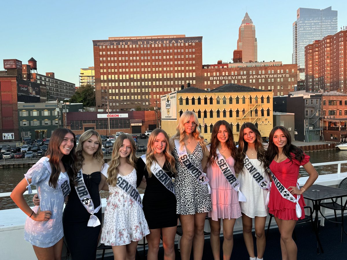 LCHSBearsSoccer's tweet photo. We finished off our Cleveland trip by honoring our seniors, going on a dinner cruise, and having our own little homecoming. Thank you everyone who made this trip possible.
ππ»β½οΈ
#WALC https://t.co/UmYbDeWJoi