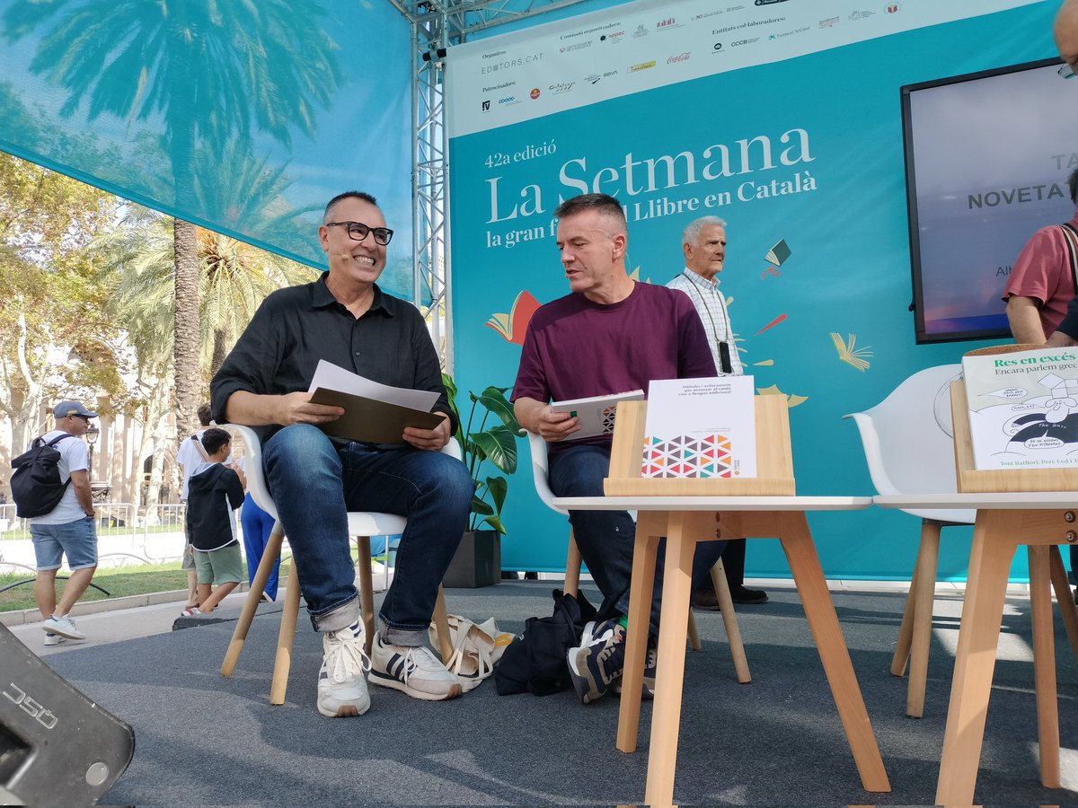 Grup de recerca Glossa | UVic-UCC (@grupglossa) on Twitter photo Avui, Llorenç Comajoan ha presentat a <a href="/LaSetmana/">La Setmana</a> el llibre 'Mètodes i enfocaments per ensenyar el català com a llengua addicional' que han coescrit amb <a href="/MarilisaBirello/">Marilisa Birello</a>. També hi ha participat <a href="/VilagrasaAlbert/">albert vilagrasa</a> com a director de la col·lecció de <a href="/PublAMontserrat/">Publicacions de l'Abadia de Montserrat</a> Avui, Llorenç Comajoan ha presentat a <a href="/LaSetmana/">La Setmana</a> el llibre 'Mètodes i enfocaments per ensenyar el català com a llengua addicional' que han coescrit amb <a href="/MarilisaBirello/">Marilisa Birello</a>. També hi ha participat <a href="/VilagrasaAlbert/">albert vilagrasa</a> com a director de la col·lecció de <a href="/PublAMontserrat/">Publicacions de l'Abadia de Montserrat</a>