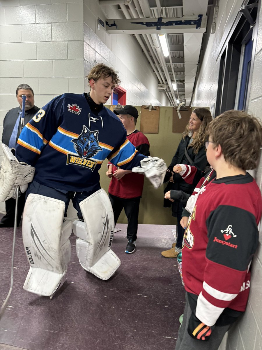 becholm13's tweet photo. Our Valley Warriors special needs hockey team was invited to take part in the opening ceremony at lastnights Renfrew Wolves JrA hockey game. Thank you to the @RenfrewWolves for a great experience.  #hockeyisforeveryone #theloveofthegame https://t.co/l4bFOGyvrV