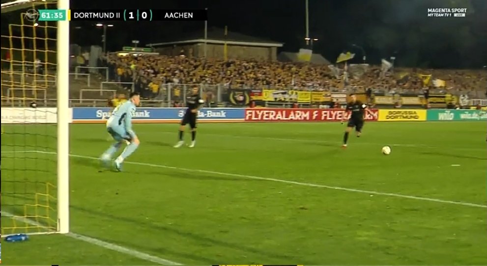 Do_Jugend's tweet photo. '62
Elongo-Yombo schießt den Torhüter aus 11 Metern an. Das muss er besser machen.
#BVBAAC #BVBU23 #3Liga https://t.co/6aqmsBNqIw